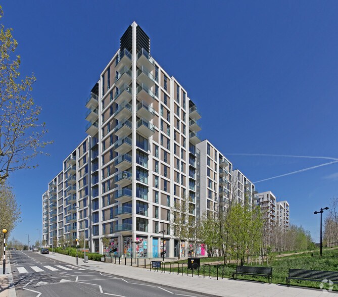 1 Glade Walk, Londres à louer - Photo de l’immeuble – Image 3 sur 5
