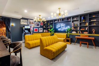 8255 W Sunset Blvd, West Hollywood, CA à louer Photo intérieure– Image 2 sur 8