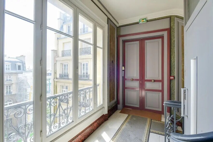 25 Rue Du Général Foy, Paris à louer - Photo de l’immeuble – Image 3 sur 7