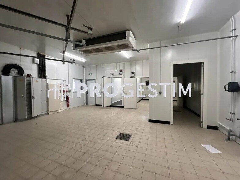 Local d’activités dans Saint-Apollinaire à louer - Photo intérieure – Image 2 sur 12