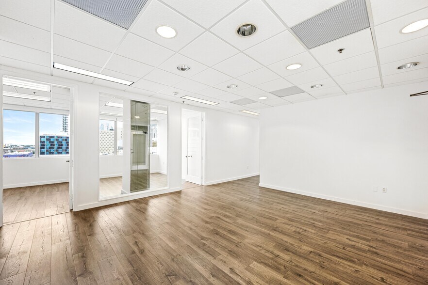 150 SE 2nd Ave, Miami, FL à louer - Photo intérieure – Image 1 sur 32