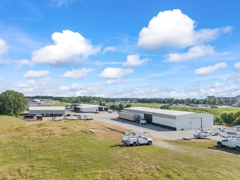 East Rock Haven Road Industrial Park portefeuille de 3 biens à vendre sur LoopNet.fr - Photo de l’immeuble – Image 3 sur 55