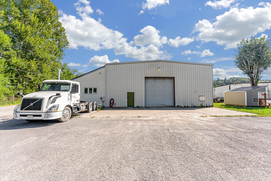 148 Roush Cir, Fairmont, WV à louer - Photo de l’immeuble – Image 2 sur 20