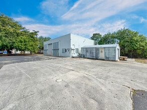4790 NW 157th St, Miami Gardens, FL à louer Photo de l’immeuble– Image 2 sur 10