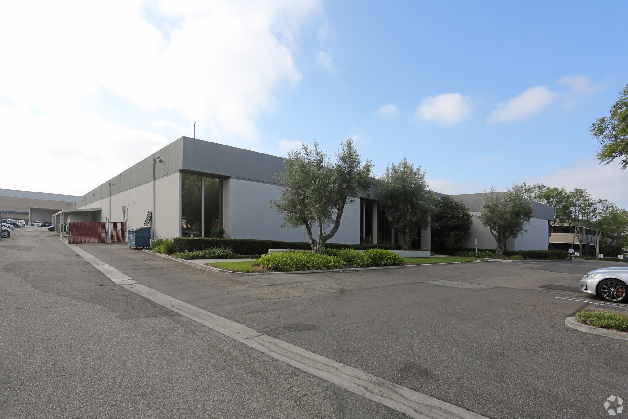 3120 Airway Ave, Costa Mesa, CA à louer Photo principale– Image 1 sur 4
