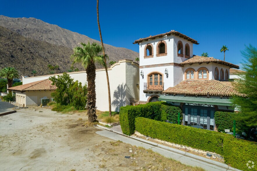 1555 S Palm Canyon Dr, Palm Springs, CA à louer - Photo de l’immeuble – Image 2 sur 8