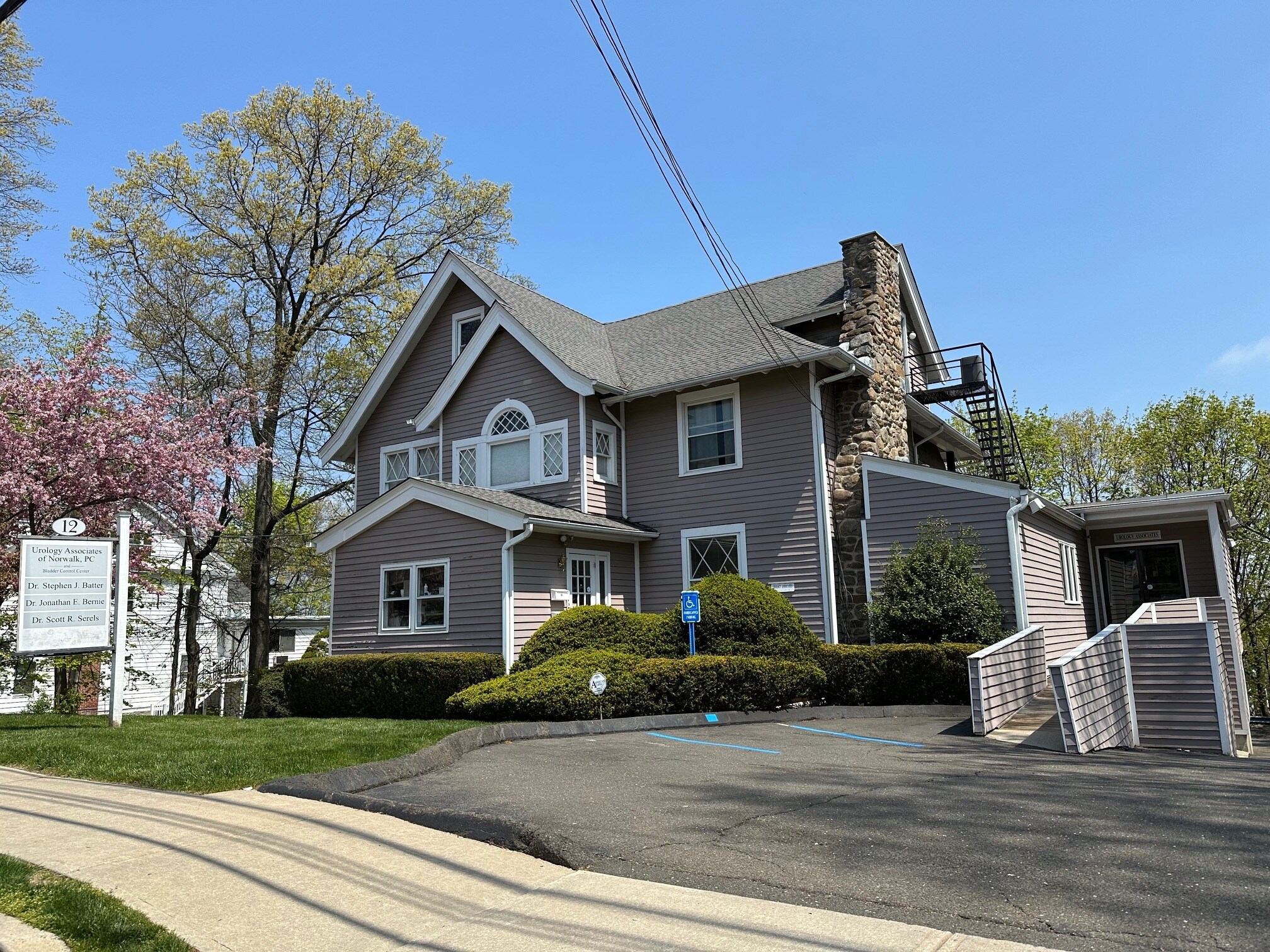 12 Elmcrest Ter, Norwalk, CT à louer Photo de l’immeuble– Image 1 sur 19