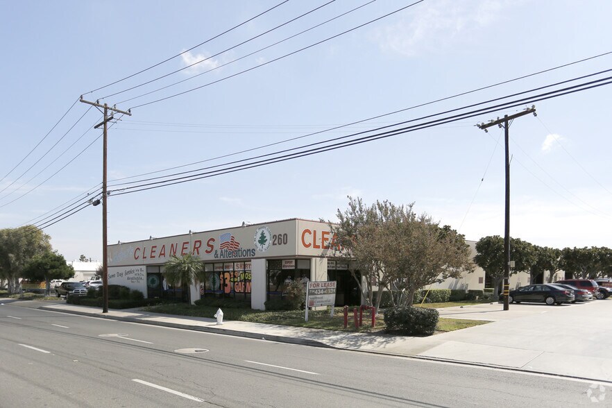 260 E Dyer Rd, Santa Ana, CA à louer - Photo de l’immeuble – Image 3 sur 8