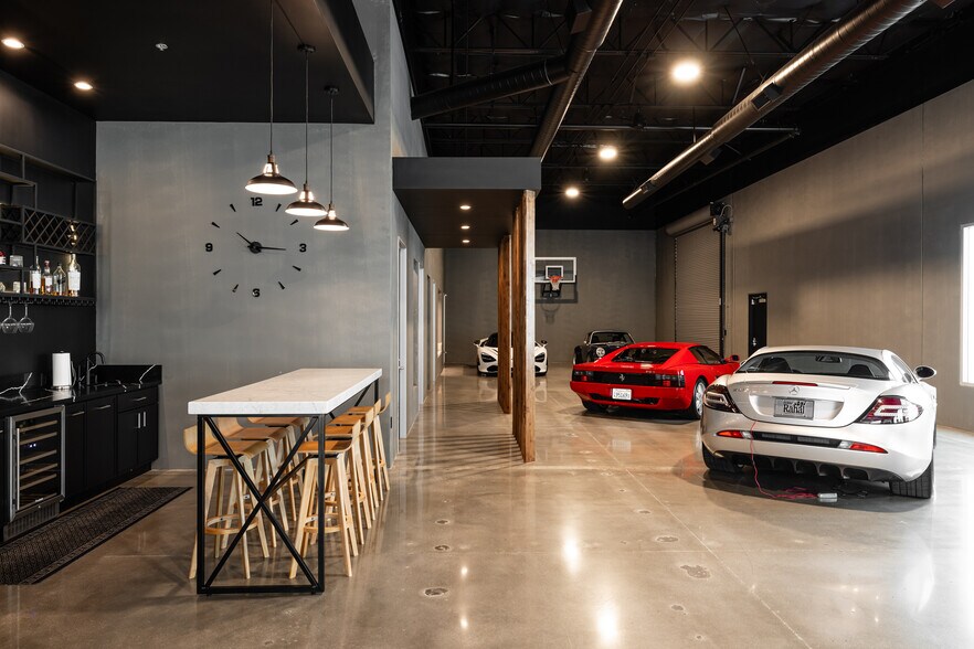 9550 Research Dr, Irvine, CA à vendre - Photo intérieure – Image 2 sur 34