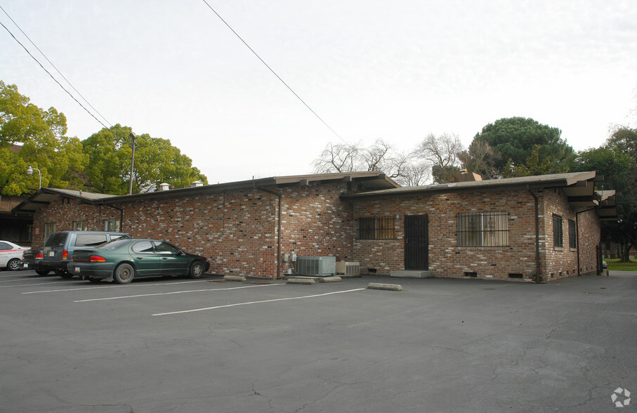 141 E Acacia St, Stockton, CA à vendre - Photo de l’immeuble – Image 2 sur 17