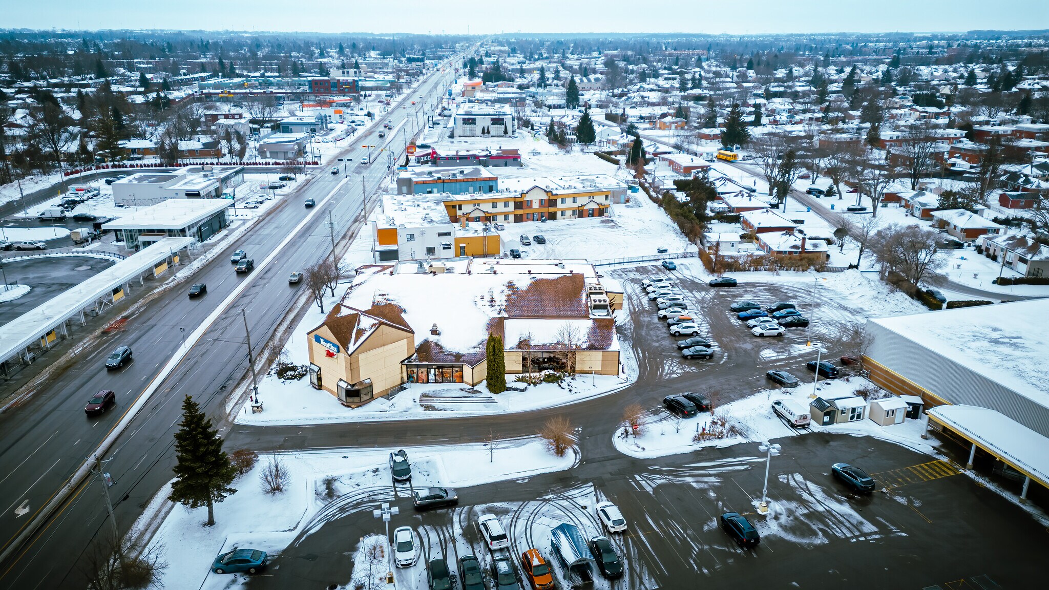 47 Boul Saint-Jean-Baptiste, Châteauguay, QC à louer Photo de l’immeuble– Image 1 sur 7