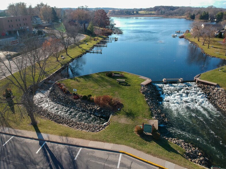 512 Gold St, Green Lake, WI à vendre - Photo de l’immeuble – Image 2 sur 56