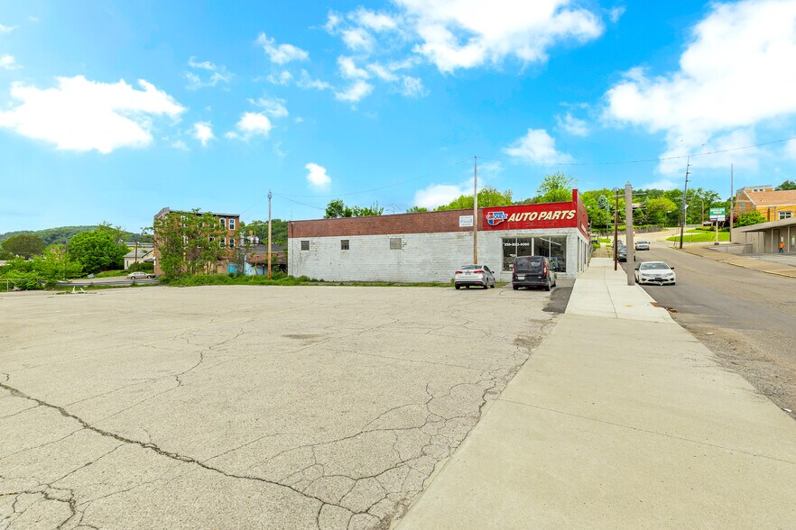 653 Walnut St, East Liverpool, OH à vendre - Photo de l’immeuble – Image 3 sur 10