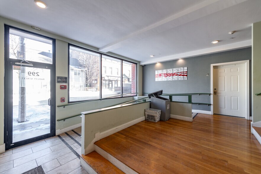 299 & 301-305 Dudley Street | portefeuille de 1 biens à vendre sur LoopNet.fr - Photo de l’immeuble – Image 3 sur 20