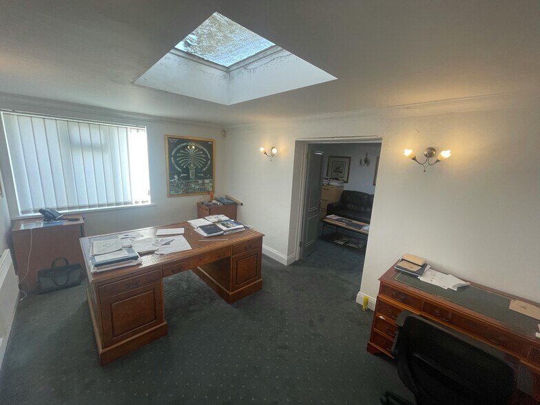 264 Sandbanks Rd, Poole à louer - Photo de l’immeuble – Image 2 sur 6