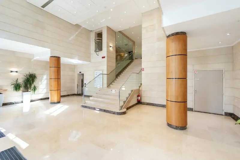 92 Rue De Provence, Paris à louer - Photo de l’immeuble – Image 3 sur 9