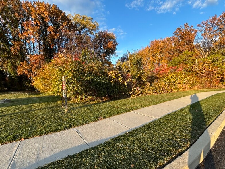 1660 Big Oak road, Langhorne, PA à louer - Photo de l’immeuble – Image 1 sur 13