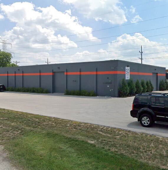 1810 S Calhoun Rd, New Berlin, WI à louer - Photo de l’immeuble – Image 2 sur 3