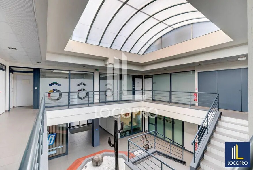 Bureau dans SOPHIA ANTIPOLIS à louer - Photo de l’immeuble – Image 3 sur 6