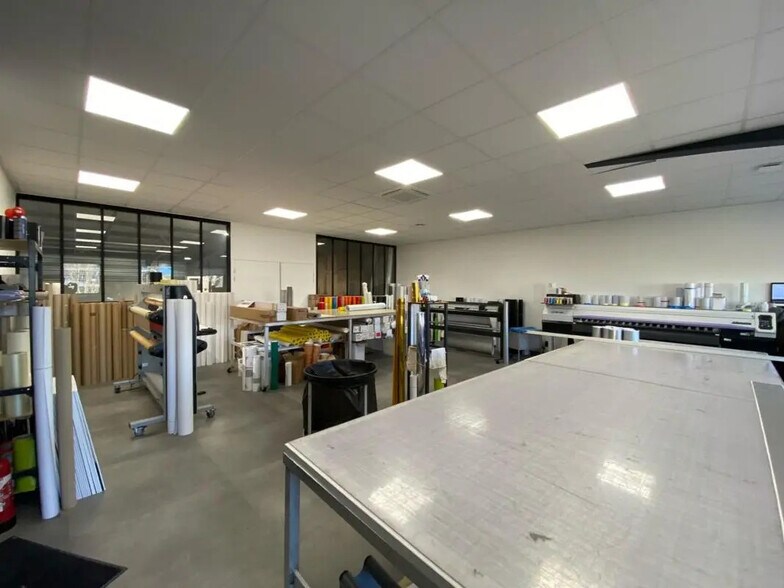 Local d'activités dans Brignais à vendre - Photo intérieure – Image 2 sur 6