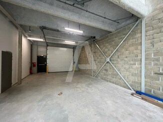 Plus de détails pour Local d'activités à louer