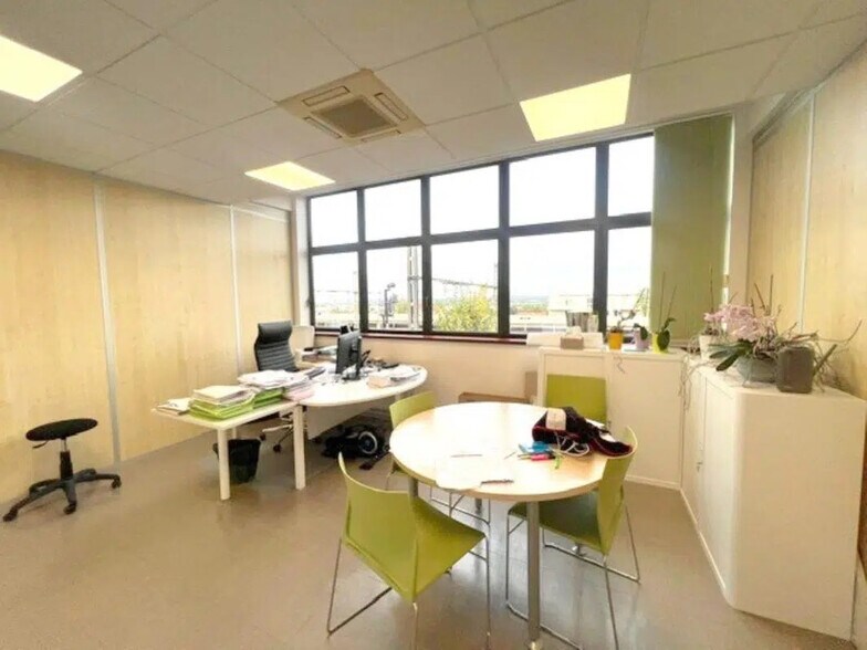 Bureau dans SAINT CYR L ECOLE à louer - Photo de l’immeuble – Image 3 sur 19