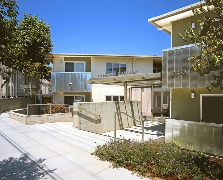 12360 Osborne St, Pacoima, CA à vendre - Photo de l’immeuble – Image 2 sur 8