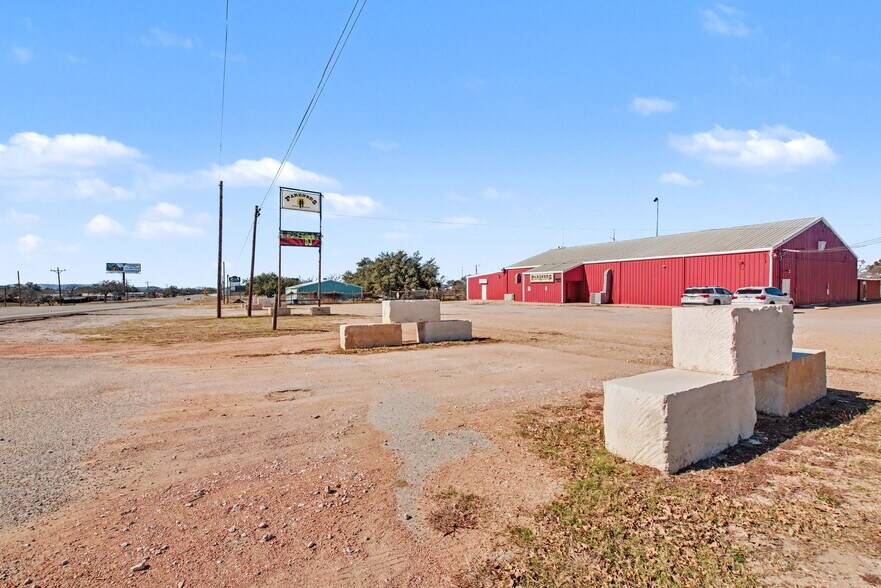 15615 E State Highway 29, Buchanan Dam, TX à vendre - Photo principale – Image 1 sur 39