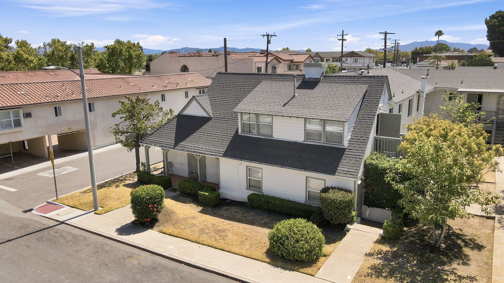 50 Oak St, Camarillo, CA à vendre Photo de l’immeuble– Image 1 sur 8
