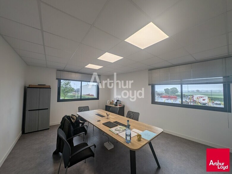Local d'activités dans Bellevigne-les-Châteaux à vendre - Photo intérieure – Image 3 sur 3