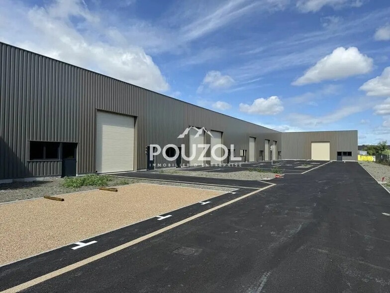 Local d’activités dans La Roche-Blanche à louer - Photo de l’immeuble – Image 2 sur 8