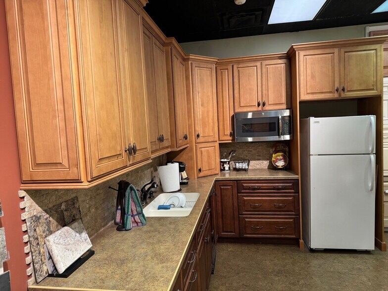 2160 S 6th St, Springfield, IL à louer - Photo intérieure – Image 2 sur 16