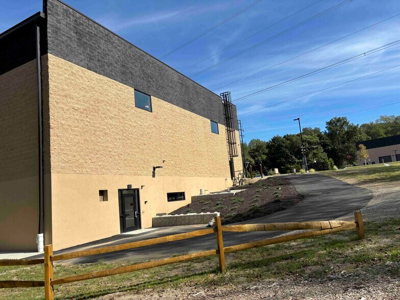 151 River Rd, Montville, NJ à louer - Photo de l’immeuble – Image 2 sur 3