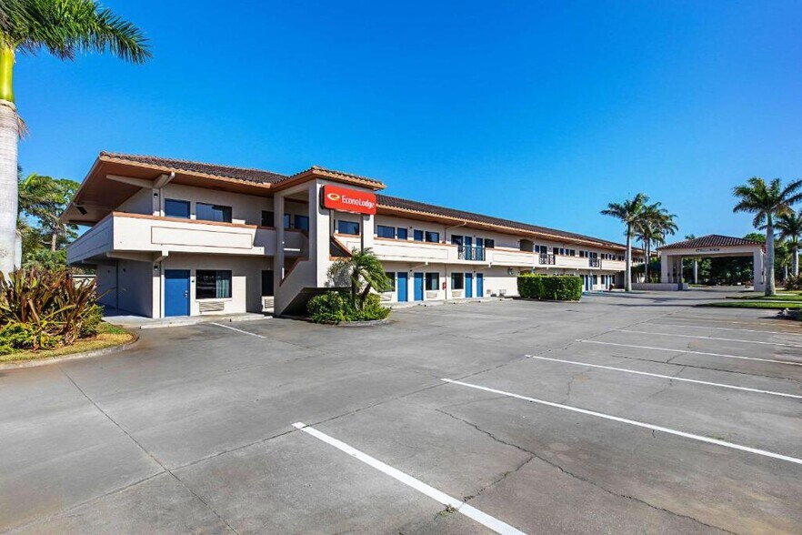 950 US Highway 1, Vero Beach, FL à vendre - Photo de l’immeuble – Image 2 sur 7