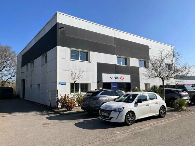 Plus de détails pour Bureau, Local d'activités à louer