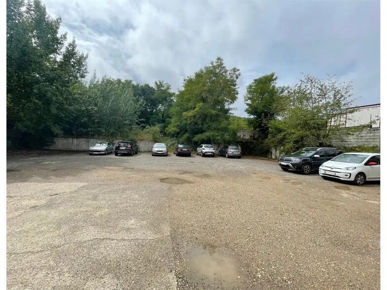 Local d'activités dans Montigny-lès-Cormeilles à vendre - Photo de l’immeuble – Image 2 sur 8