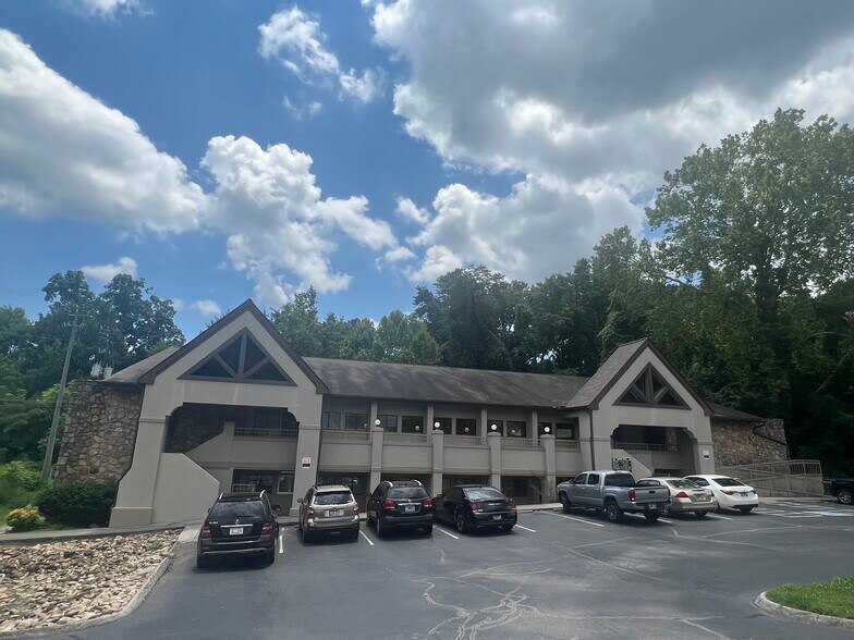 6906 Kingston Pike, Knoxville, TN à louer - Photo de l’immeuble – Image 2 sur 6