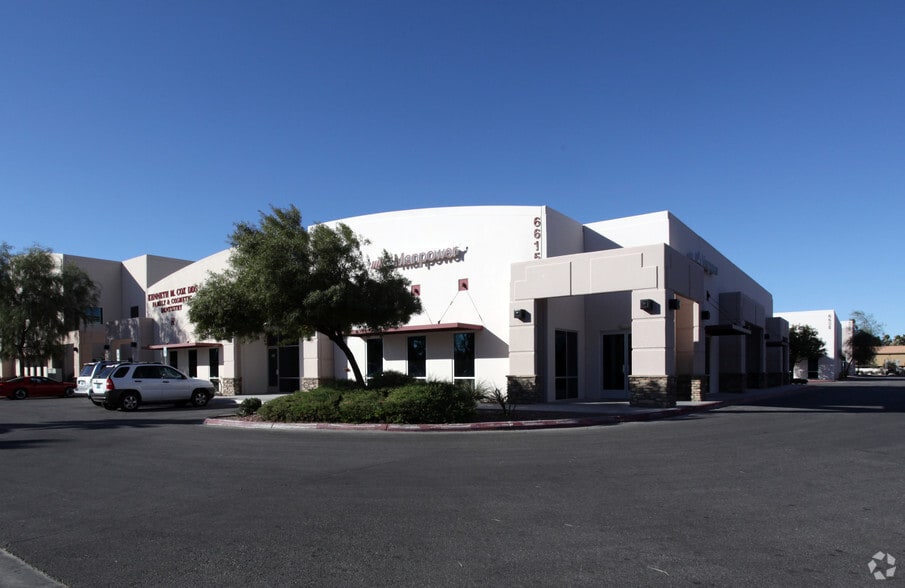 6615 S Eastern Ave, Las Vegas, NV à louer - Photo principale – Image 1 sur 16