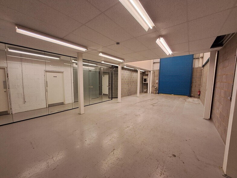 41 Brownfields, Welwyn Garden City à louer - Photo de l’immeuble – Image 3 sur 11
