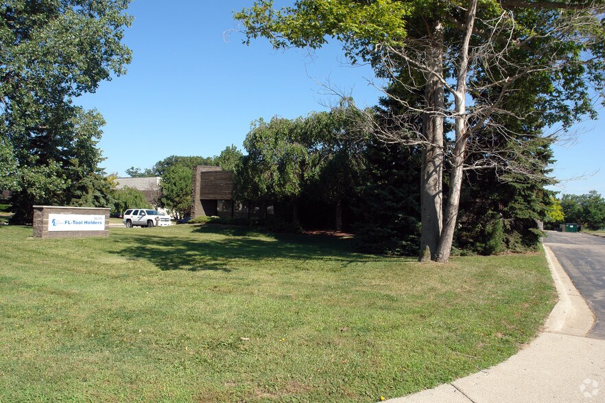 36010 Industrial Rd, Livonia, MI à vendre - Photo principale – Image 1 sur 3