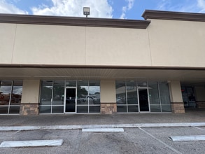 11302-11332 Huffmeister Rd, Houston, TX à louer Photo intérieure– Image 1 sur 2