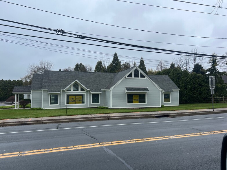 487 D Main Rd, Riverhead, NY à louer - Photo de l’immeuble – Image 3 sur 3