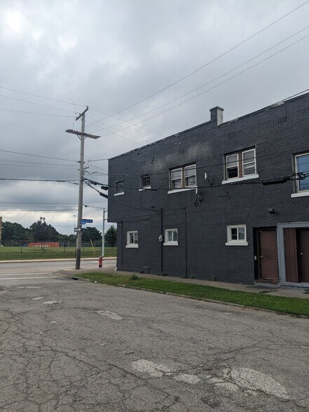 576 E 152nd St, Cleveland, OH à vendre - Photo de l’immeuble – Image 3 sur 27