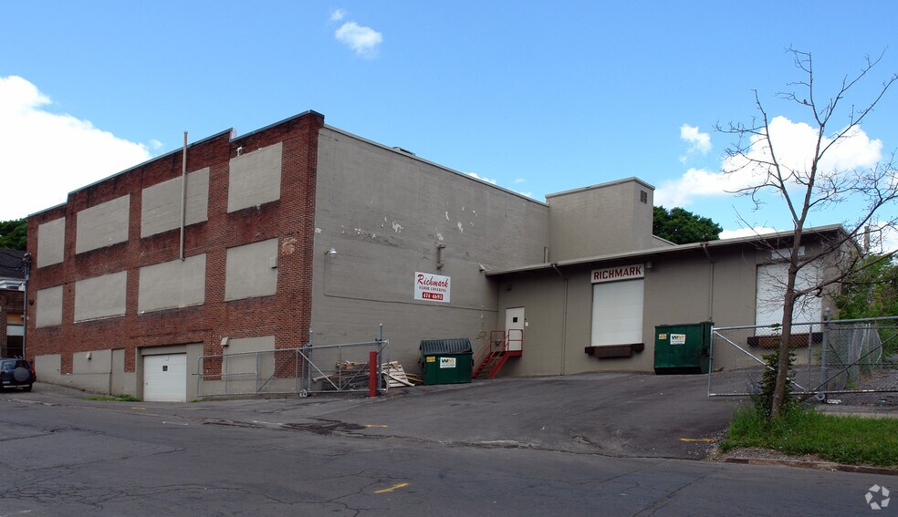 1641 E Genesee St, Syracuse, NY à vendre - Photo de l’immeuble – Image 2 sur 9