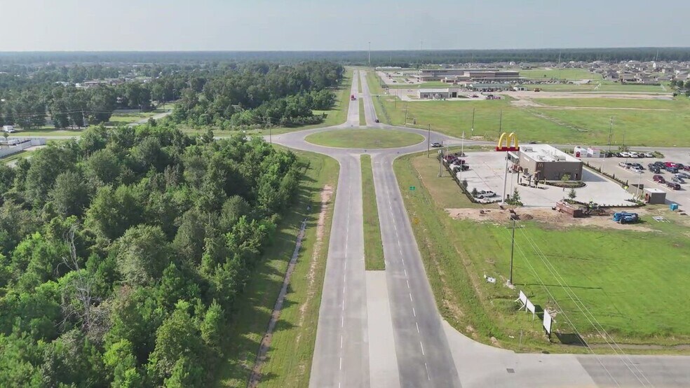 Commercial Corner- San Marcos & San Felipe, Cleveland, TX à vendre - Vidéo sur l’annonce professionnelle – Image 2 sur 13