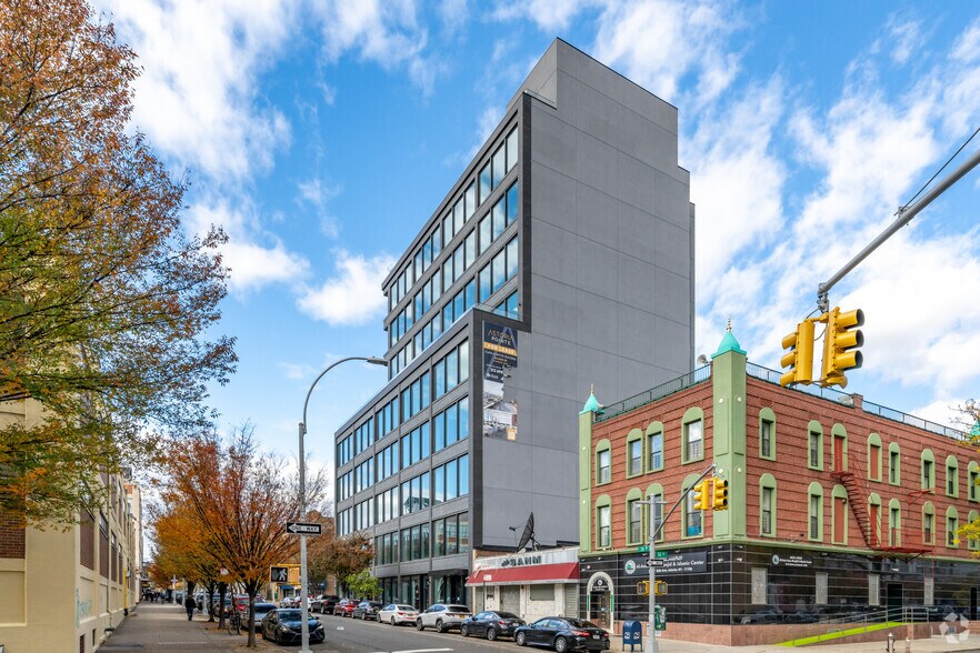 3501 36th Ave, Astoria, NY à louer - Photo de l’immeuble – Image 2 sur 8