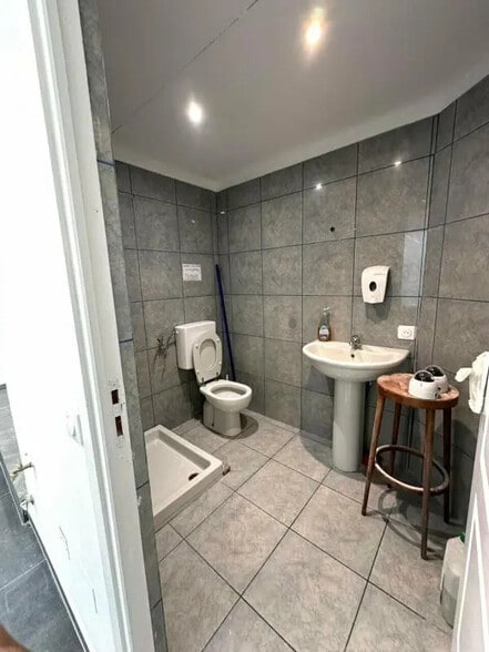 Local commercial dans Beausoleil à vendre - Photo de l’immeuble – Image 3 sur 3