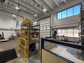 7945 Wallace Rd, Eden Prairie, MN à louer Photo de l’immeuble– Image 1 sur 7