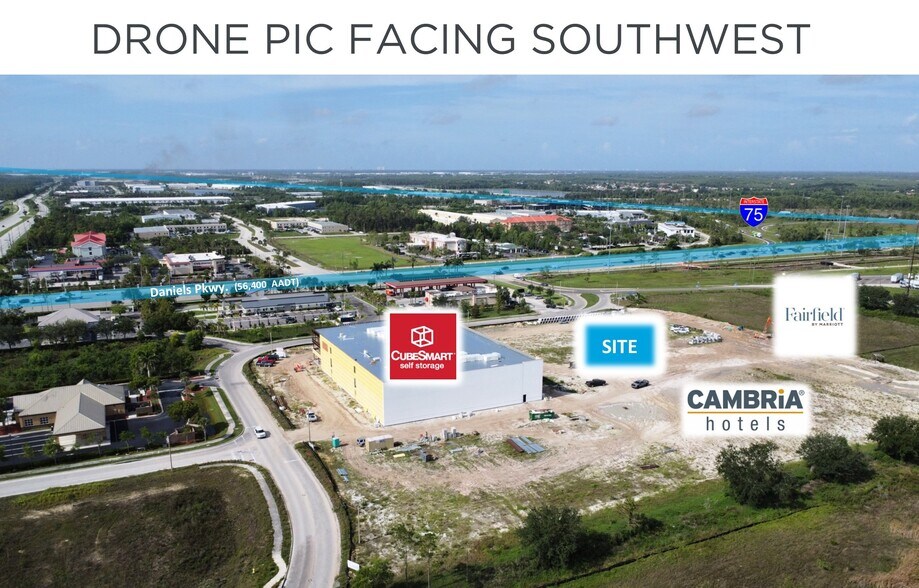 13630 Goldenwood Dr, Fort Myers, FL à louer - Photo de l’immeuble – Image 3 sur 4