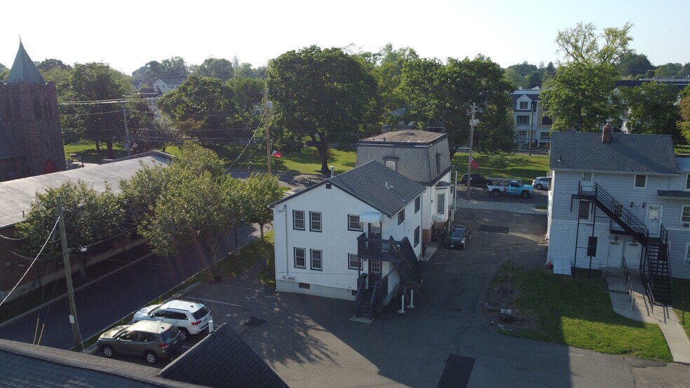 158 Broad St, Milford, CT à vendre - Photo de l’immeuble – Image 2 sur 3